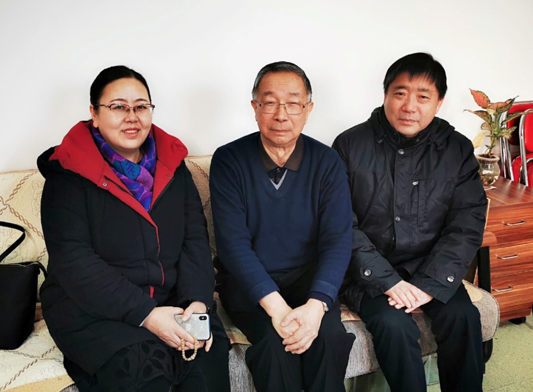 图片包含 人员, 墙壁, 人物, 伪装

描述已自动生成